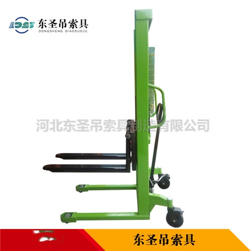 購買這樣的微型手動堆高車確保安心作業(yè)